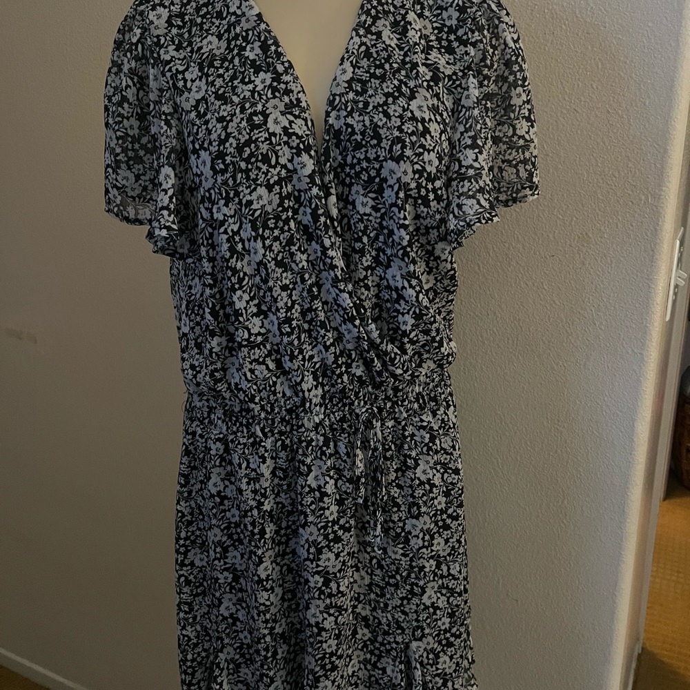 Trixxi Black and White V-Neck Midi Sundress